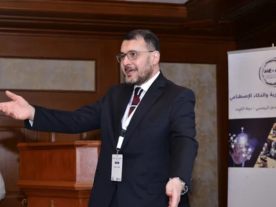 Dr. Nizar Baidoun speaking at the Kuwait HR Conference on using artificial intelligence in HRM